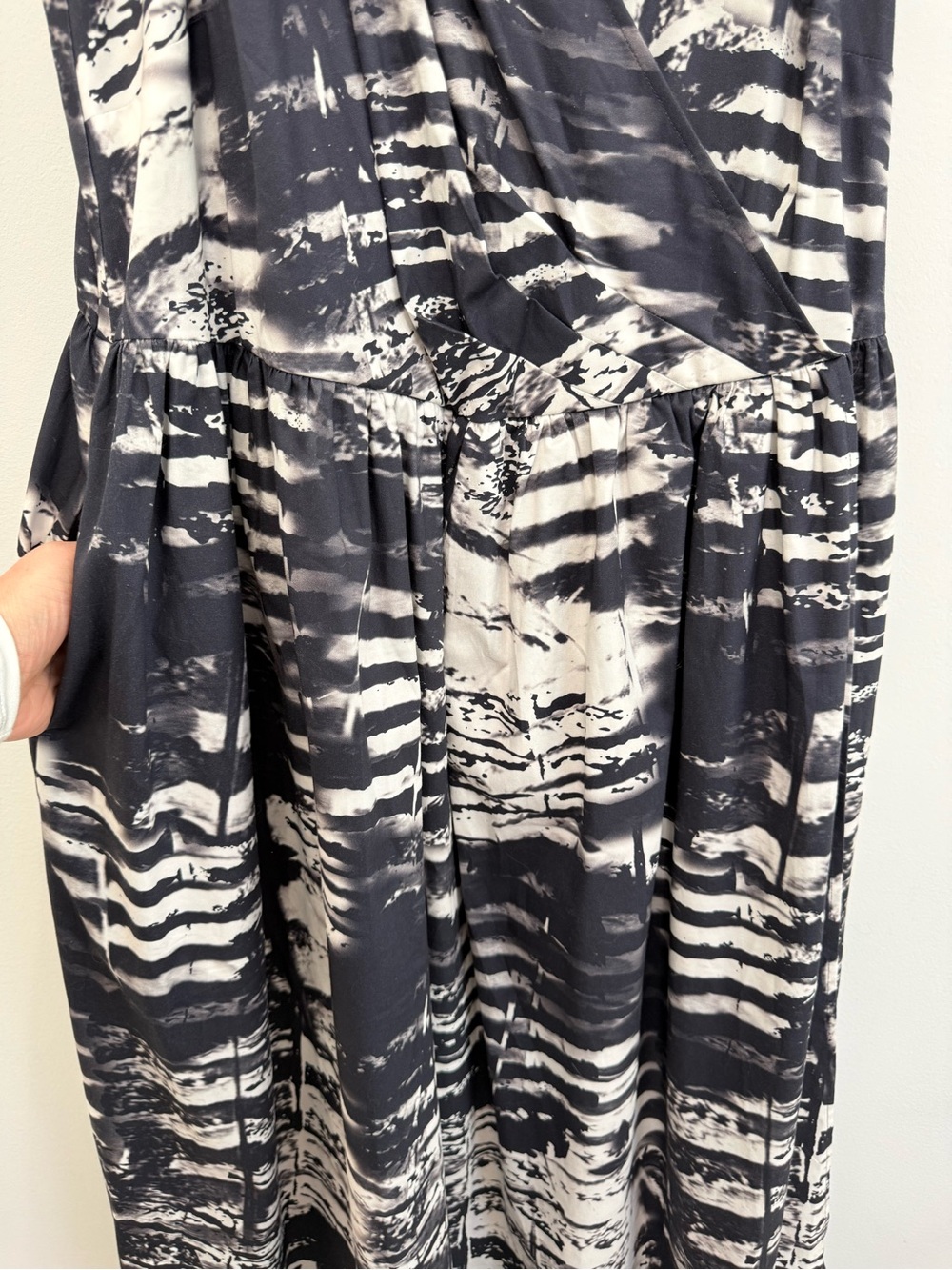 Universal Standard Bellport Sateen Crossover Midi Dress Black Cream 18/20 Medium - Picture 5 of 11